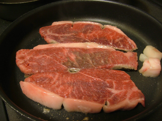 Illustration for article titled Damn, Japanese Beef Is Tasty